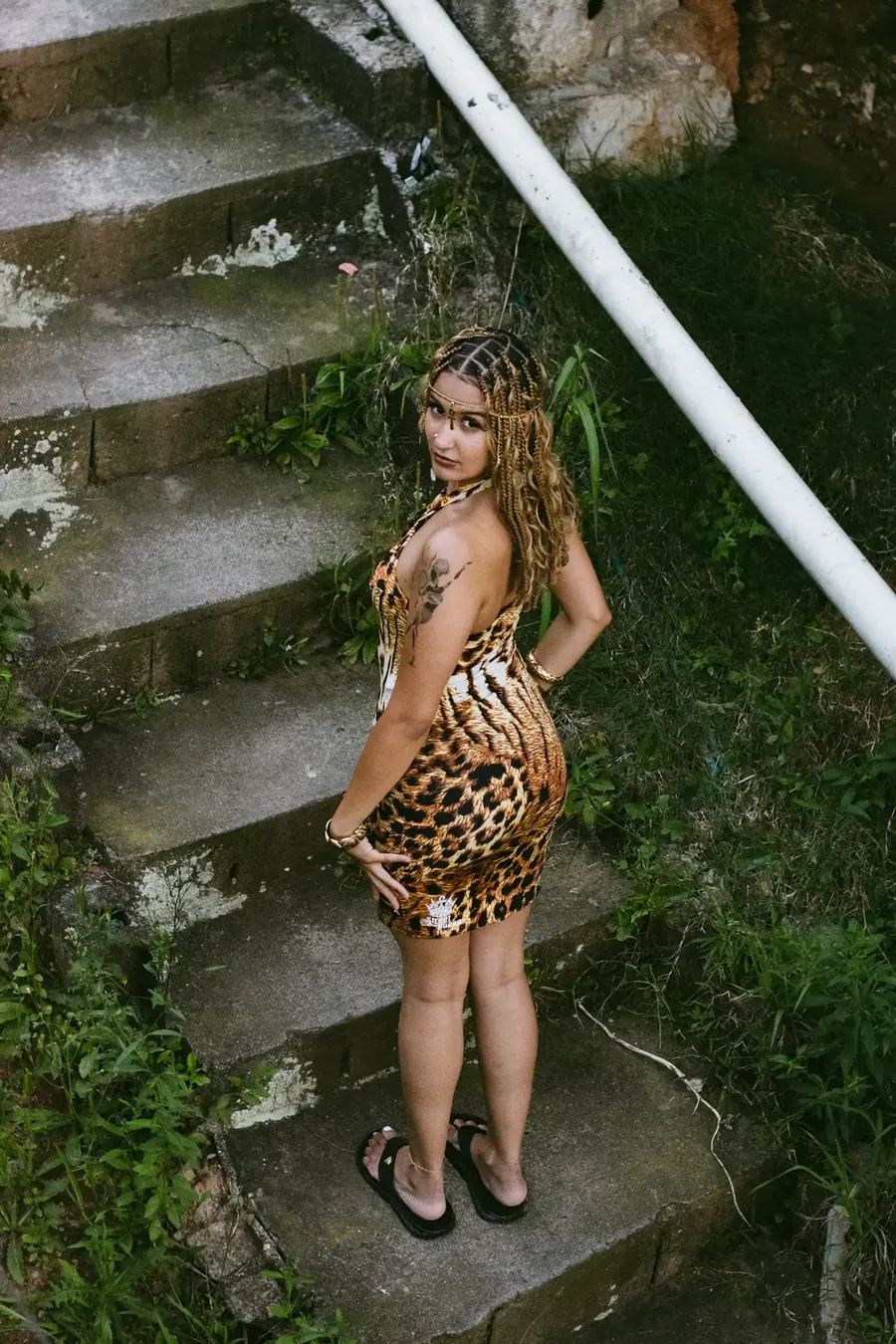 Vestido tigresa realeza periférica — foto 2